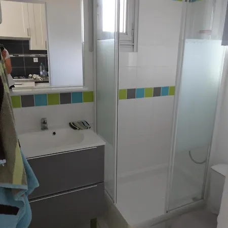 Appartement T2 Rez De Jardin Front De Mer, Piscine Apartment